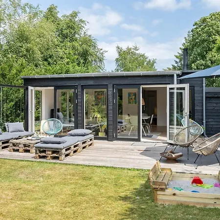 Edin - 400m From The Sea By Interhome Feriehus Bøtø By